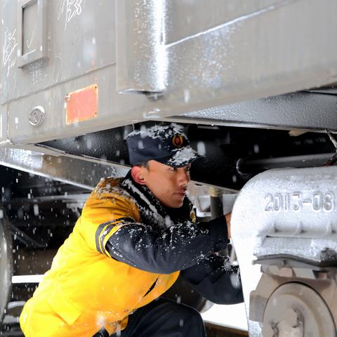 冬季风暴预警，大范围降雪降温来袭，我们该如何应对？