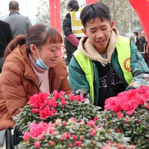 寒冬中的坚守，90岁奶奶摆摊，一句话唤醒无数年轻人