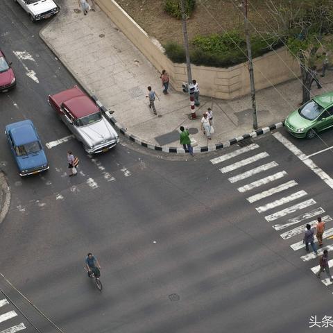 红灯警报，当车辆维修发动机故障灯亮起时，你应该怎么做？